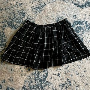 Hot topic Black and White Pleated Skirt